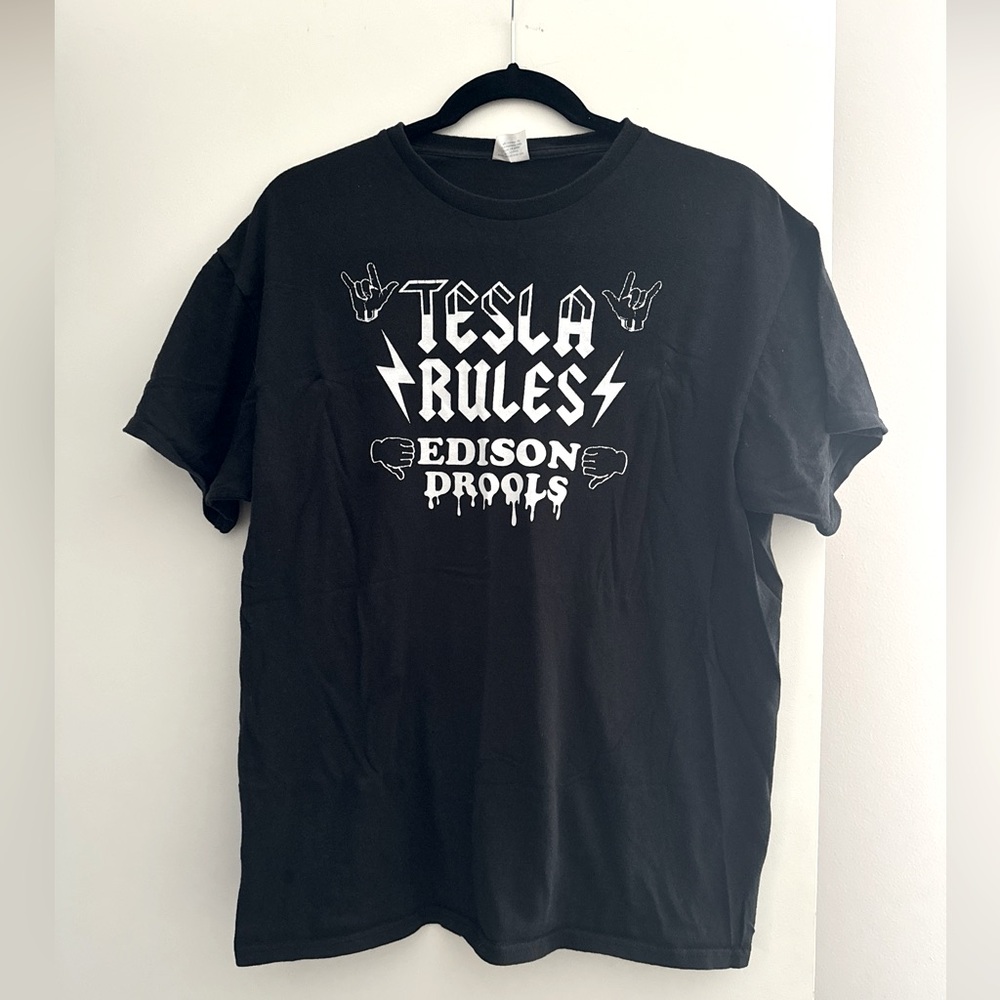 Adult Medium Black Tesla Rules Edison Drools Funny Nerd Shirt Rocker